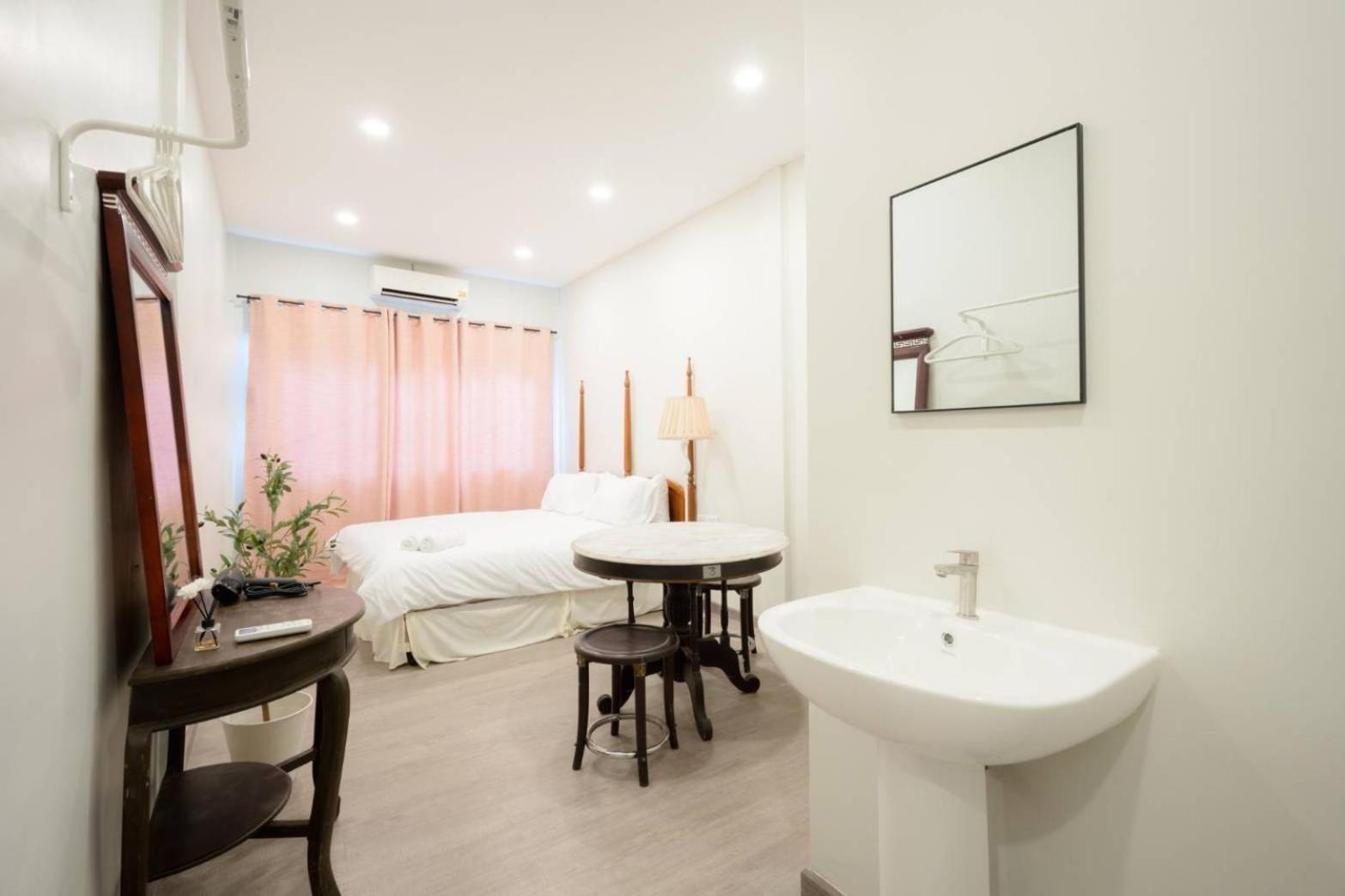 Hidden Dragon V Yaowarat Road Apartment Bangkok Luaran gambar