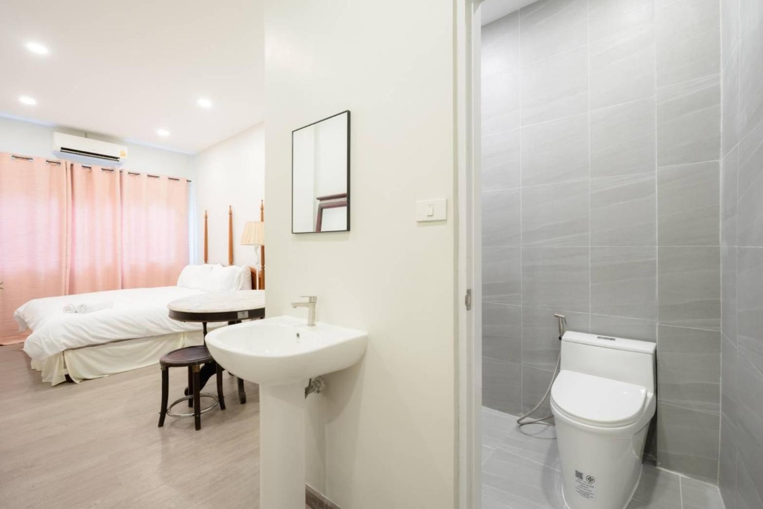 Hidden Dragon V Yaowarat Road Apartment Bangkok Luaran gambar