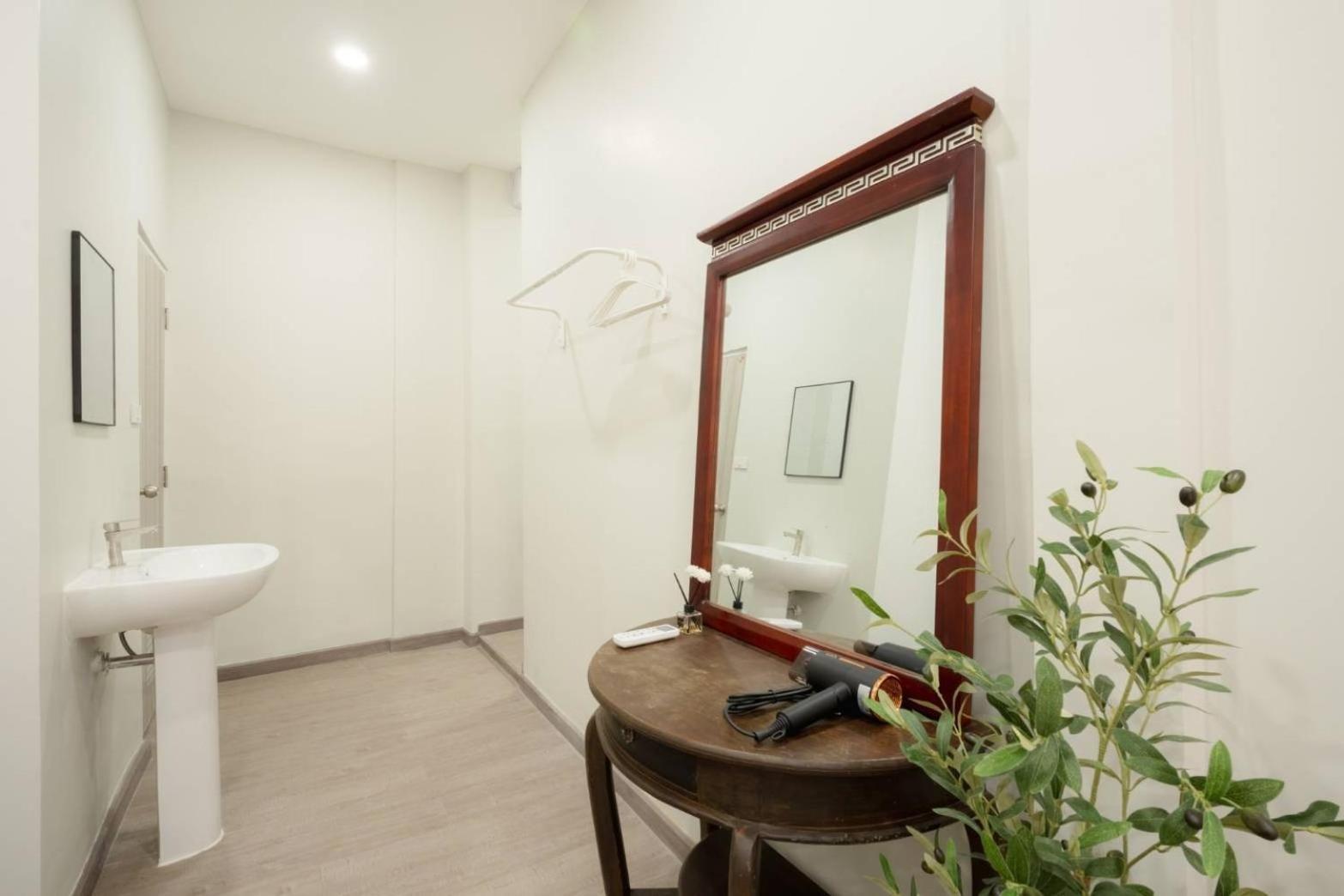 Hidden Dragon V Yaowarat Road Apartment Bangkok Luaran gambar